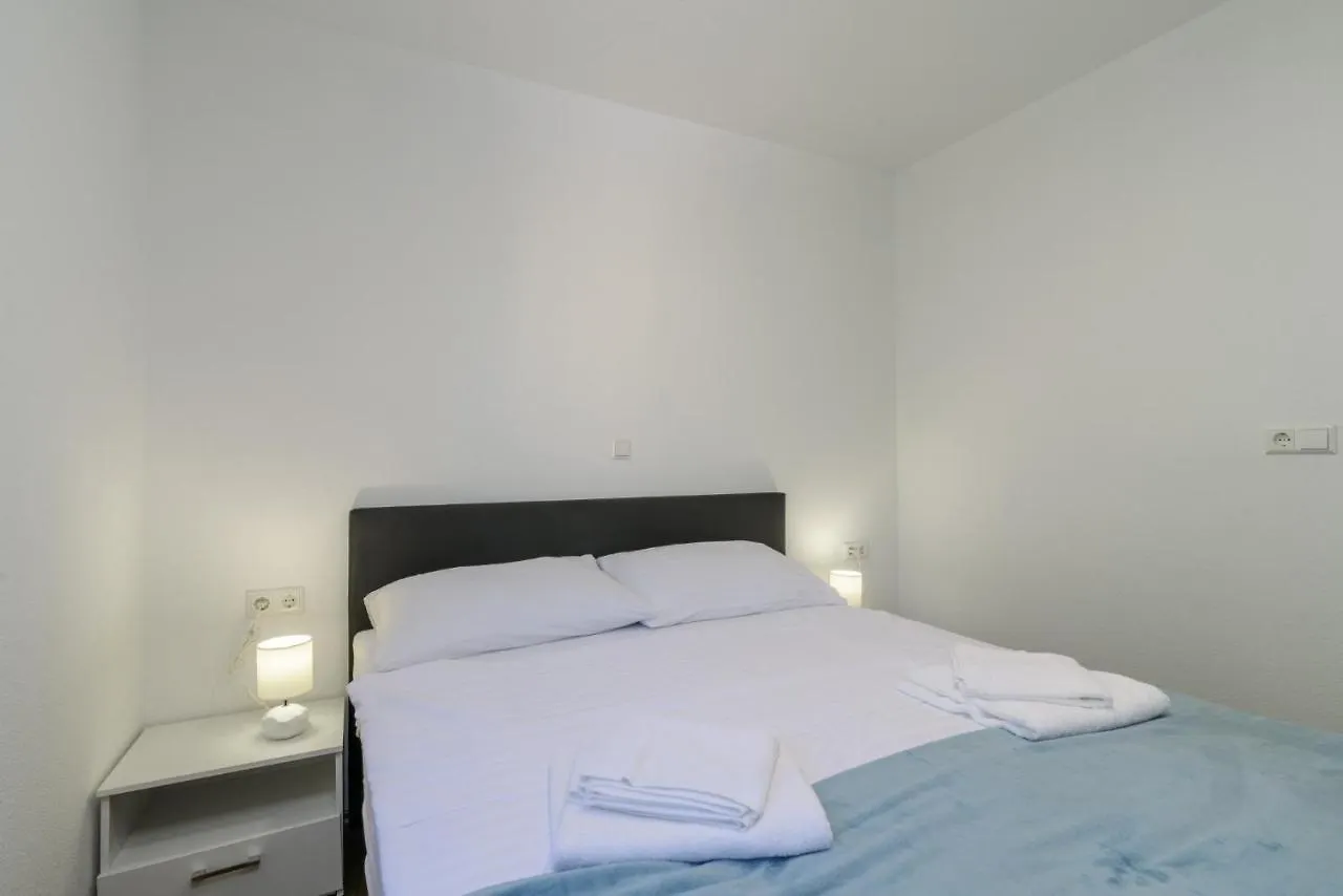 Villa Andelo Trogir 0*,