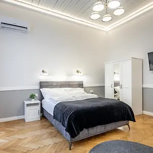  Apartman Luxurious At Center Magyarország