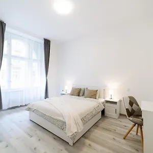 New Near Dancing House Apartment Prag